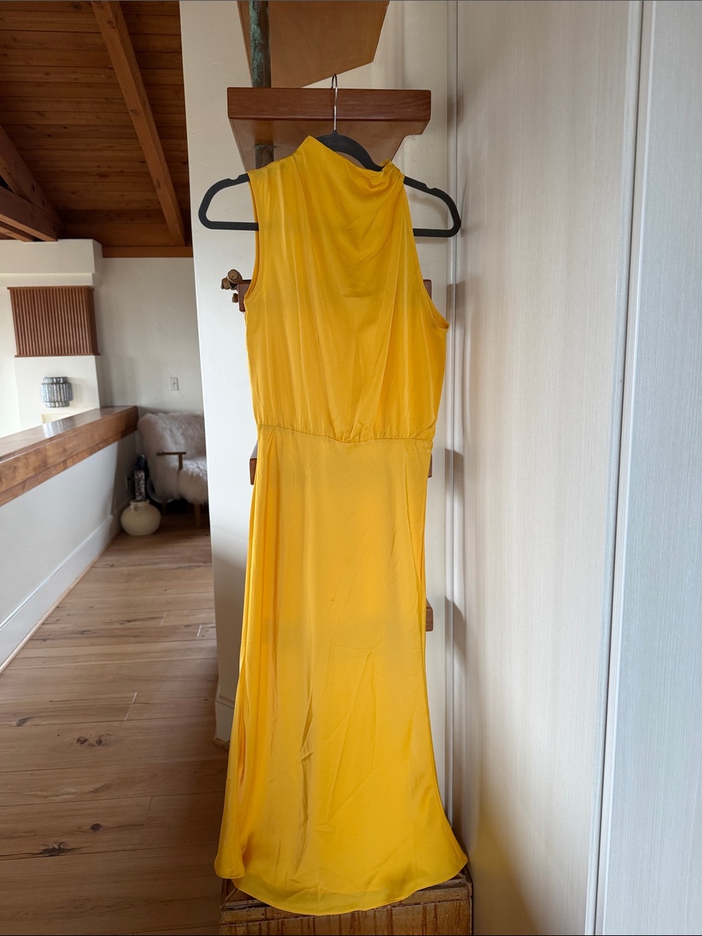 Yellow dress, asymmetrical shoulders